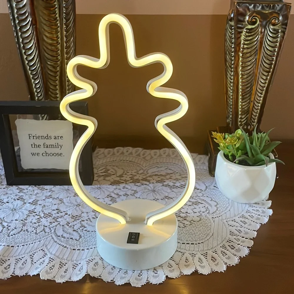 Pineapple light